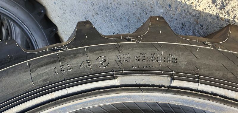 340/85R38 radiale echivalent 13.6R38 pentru u650 de spate Radial OZKA