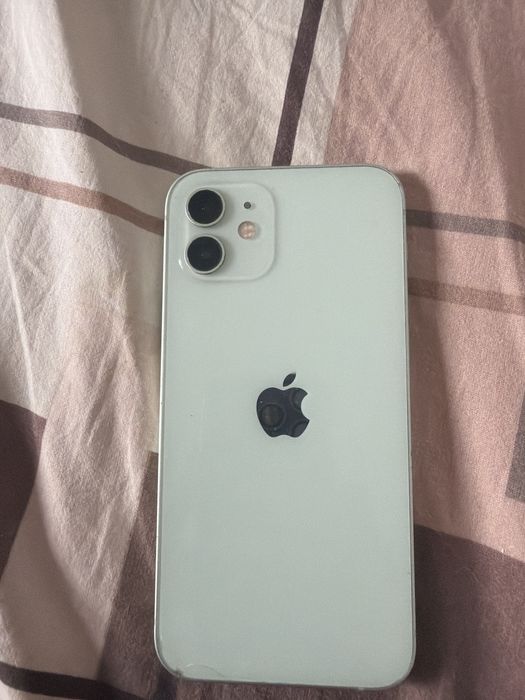 Iphone 12 aproape nou
