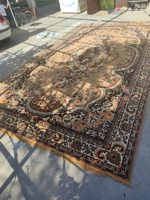 Продам ковёр в хорошем состоянии