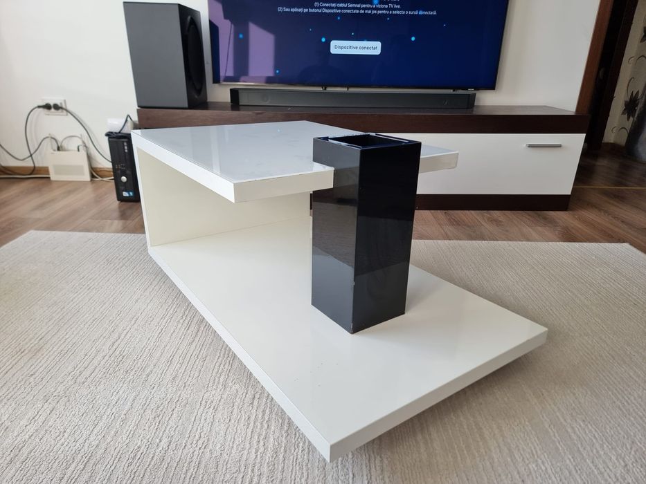 Masa din pal alb cu sticla