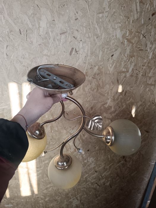 Люстра в хорошем состоянии