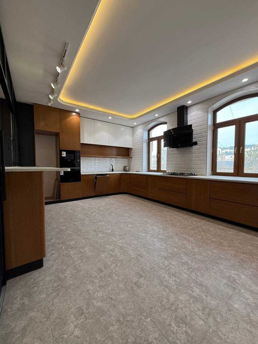 Новостройка Ц-2 Алайский продается 4х ком с ремонтом 212 кв.м