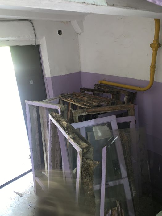 Старые окна на дрова