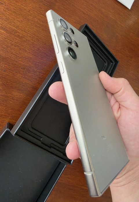 Телефон Samsung Galaxy S24 Ultra Titanium Gray 12/256Gb  1г. Гаранция