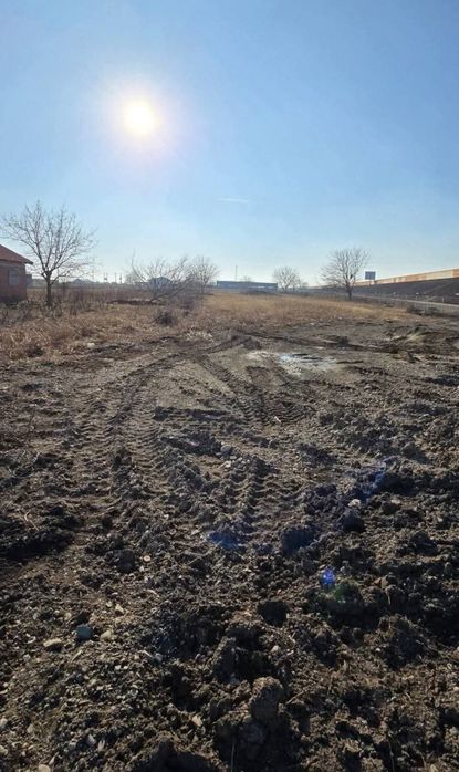 Vând / uregnt /  teren intravilan in Vadu Pași