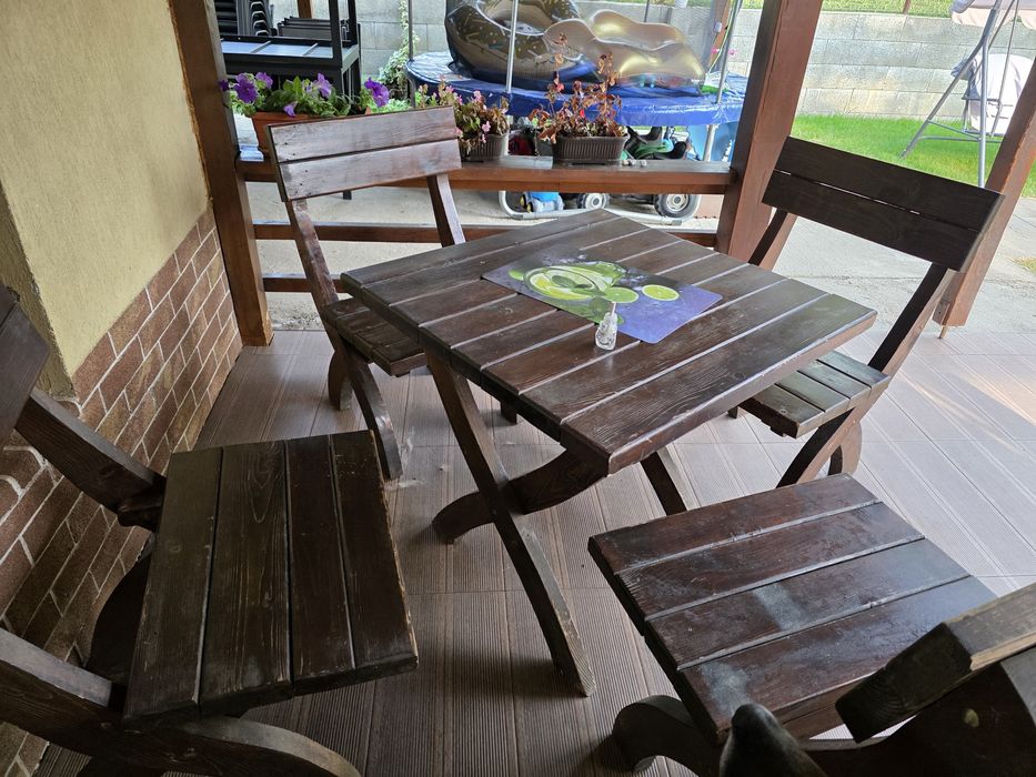 Vand masa si scaune din lemn masiv