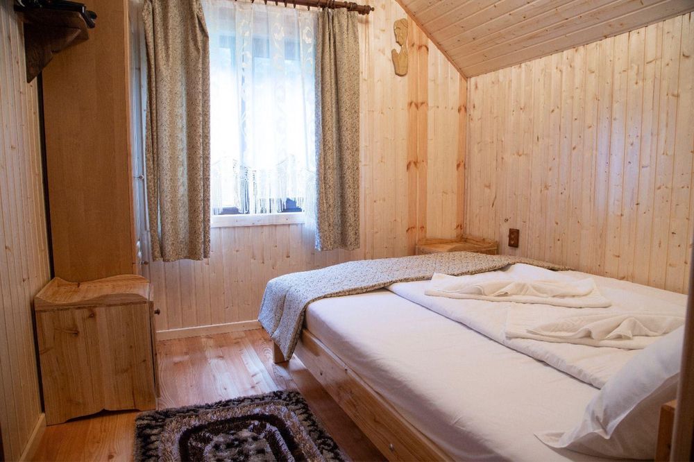 Cabana  Revelion - Cazare Revelion Costesti , Hunedoara | 8-10 Persoane