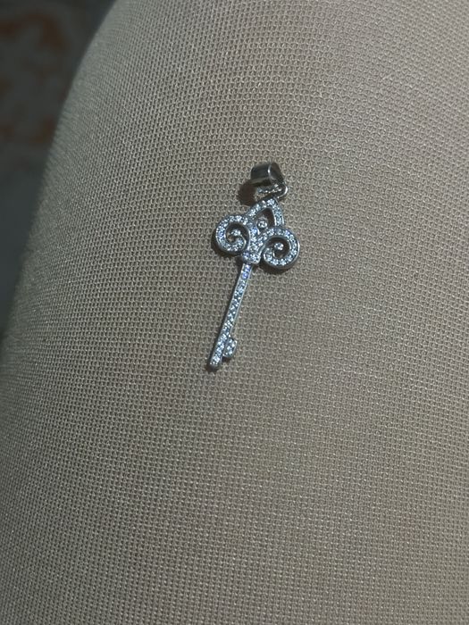 Клуч кулон серебеный очень красивый