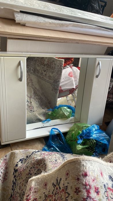 Продам шкаф с зеркалом