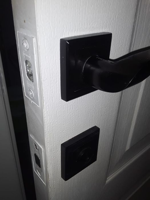 Установка дверей.