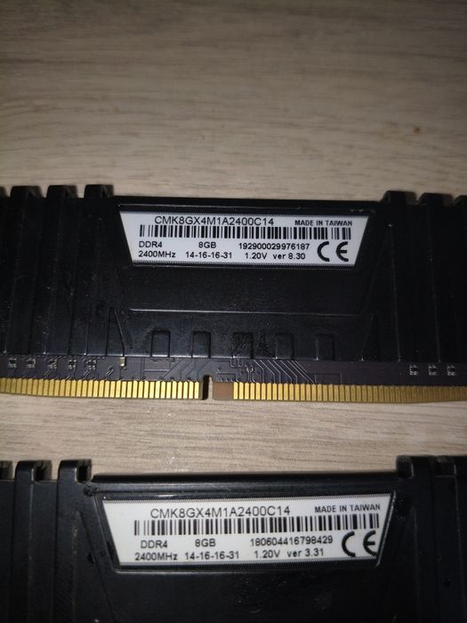 Plăcuțe RAM 2x8 , 16gb ram DDR4 2400mhz