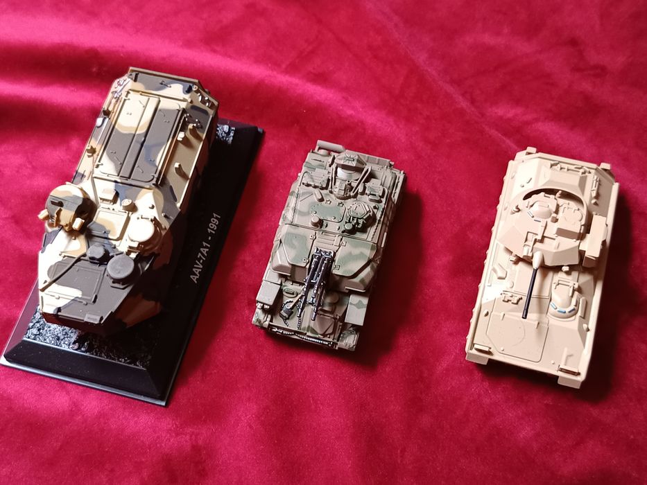 Lot 3 machete militare/ Tanc/ Transportor blindat/ Blindat antiaerian/ preț pe lot !
