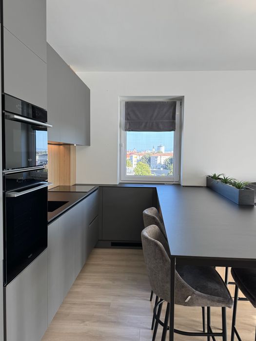 Apartament 3 camere de închiriat - Prima Oneștilor
