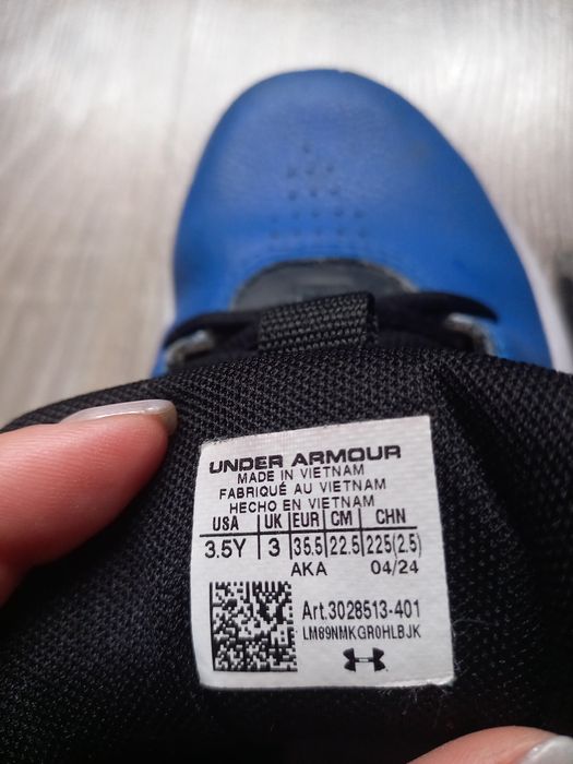Adidasi gheata  under armour
