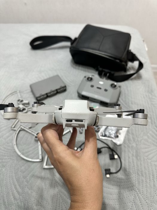 Дрон DJI mini 2  SE Fly More Combo