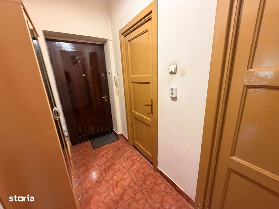 Vanzare apartament 3 camere, zona strazii Bisericii Ortodoxe