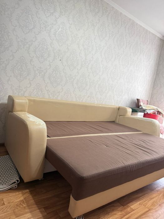 Диван в хорошем состоянии