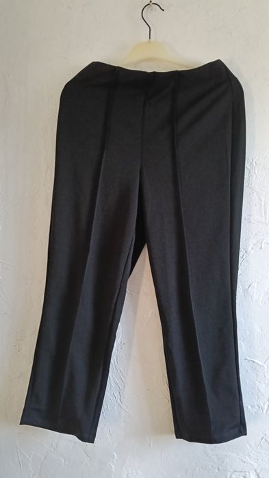 Două perechi de pantaloni damă, noi, cu etichetă,
