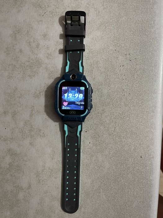 Ceas cu SIM pentru scolari cu aplicatie pentru localizare