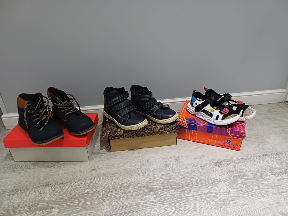 Продаются ботинки и рюкзаки