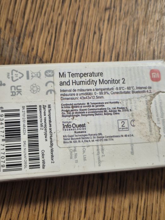 Elementul este un Mi Temperature and Humidity Monitor 2 de la Xiaomi.