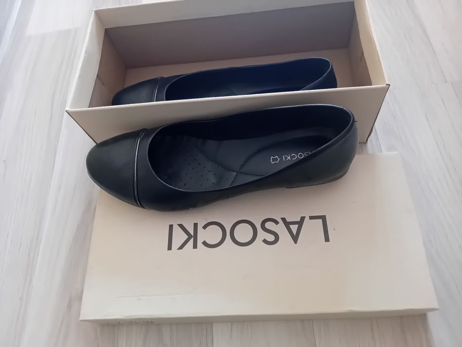 Дамски ниски официални обувки Lasocki 38 номер, запазени