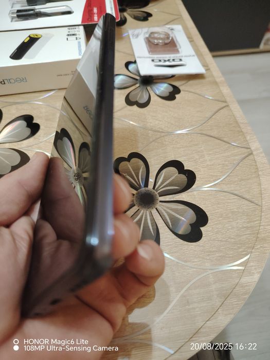 Продавам телефон