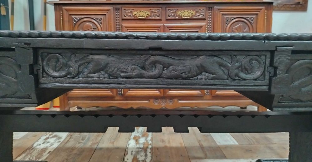 Masa veche din lemn masiv de stejar restaurata