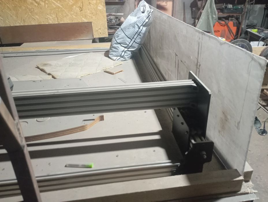 Продам фрезерный ЧПУ станок 1.5/1.5