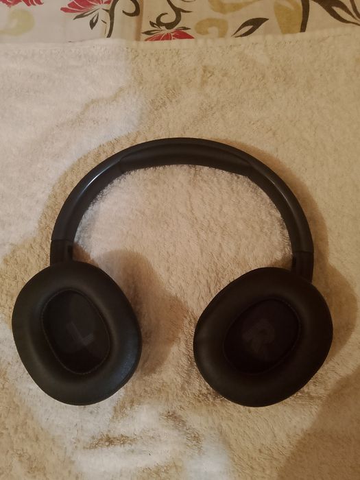 Продам наушники jbl 720