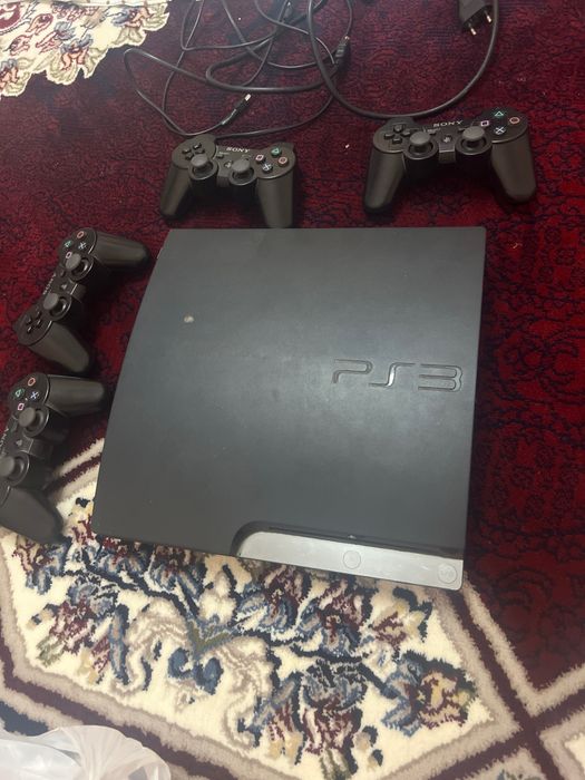 Playstation 3 4 dona jostiki bilan holati judyaxshi kop ishlatilmagan