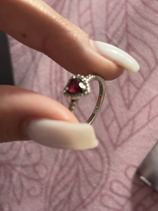 Комплект обеци и пръстен pandora с червено сърце