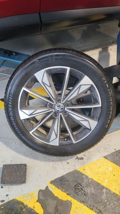 Bridgestone, model Alenza 001, dimensiune 225/55R19, DOT 4424