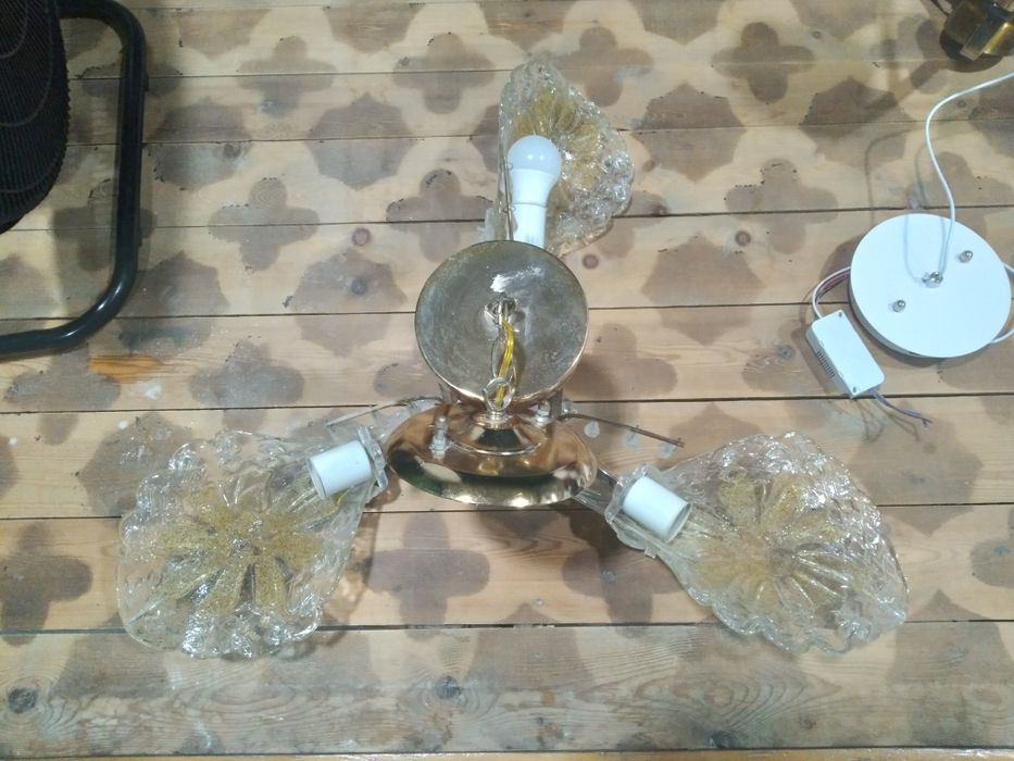 Продаются бу люстры