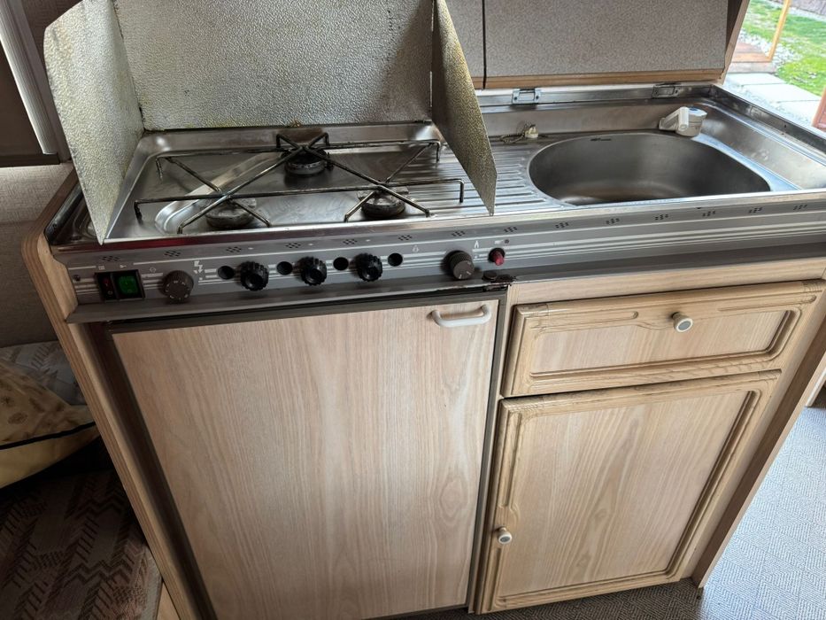 Rulota 4 locuri CARAVELAIR Bamba 375  de Lux