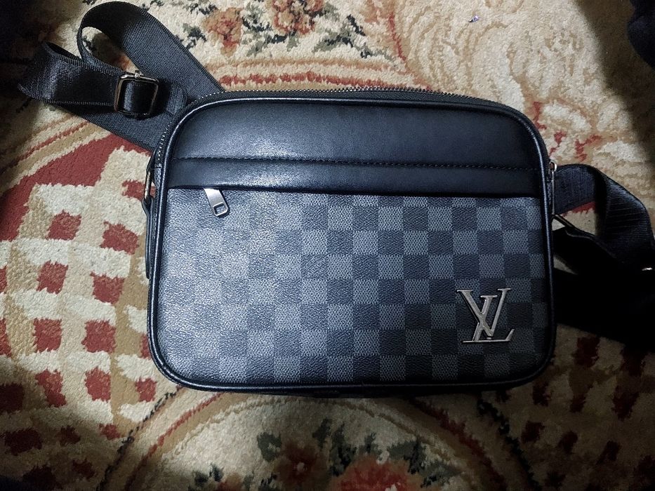 Louis Vuitton барсетка.