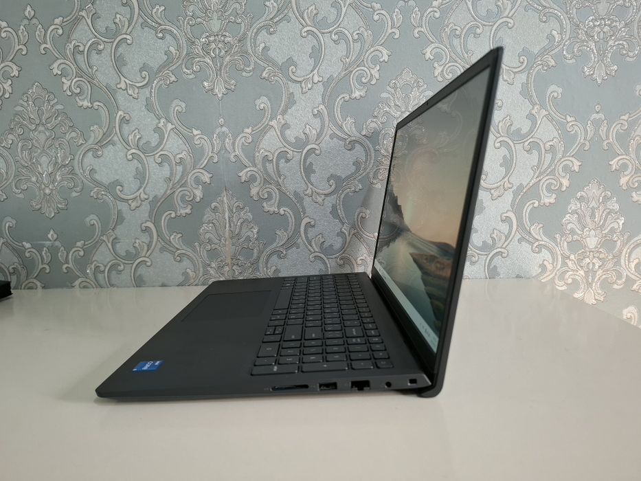 Noutbuk Dell Vostro 15  3530—Core i5-1334U, 8GB RAM/512G/ 15,6 120 Hz