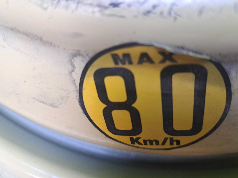 продавам гума патерица от Мазда 5,запазена