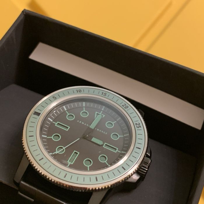 Продам часы Armani AX1858