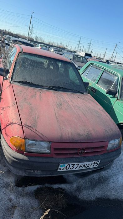 Продам Опель астра машина много лет стоит на штраф стоянке
