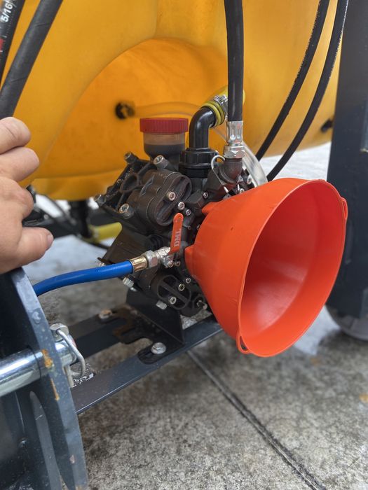 Пръскачка 1000л 16м с лифт от вносител