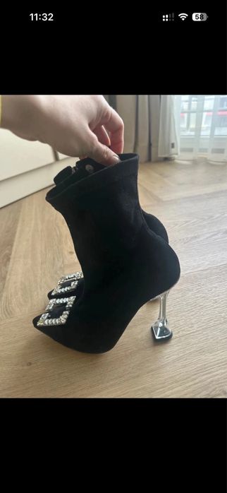 Botine cu toc transparent