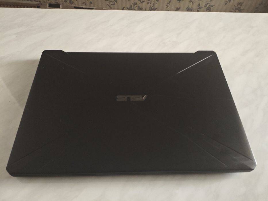 Продам ноутбук Asus TUF  Gaming 17.3 дюймовый (Ryzen 5 3550H/GTX 1650)