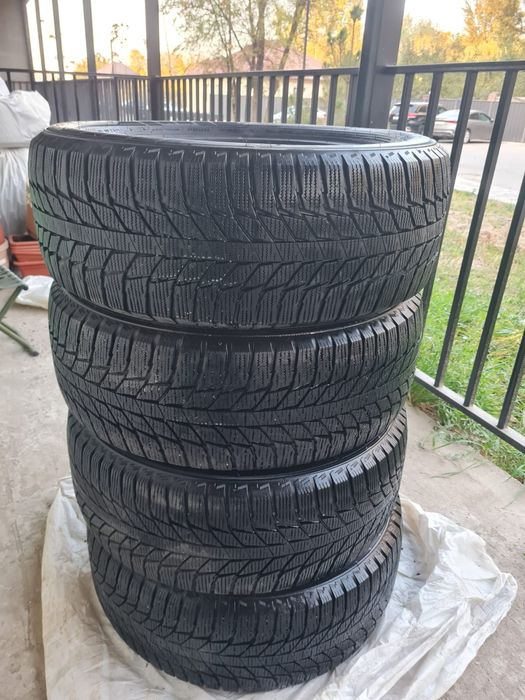 Продам резины зимние .