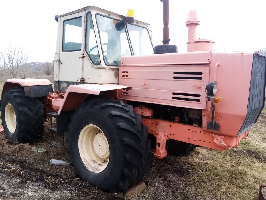 Трактор Т-150 с боковым отвалом