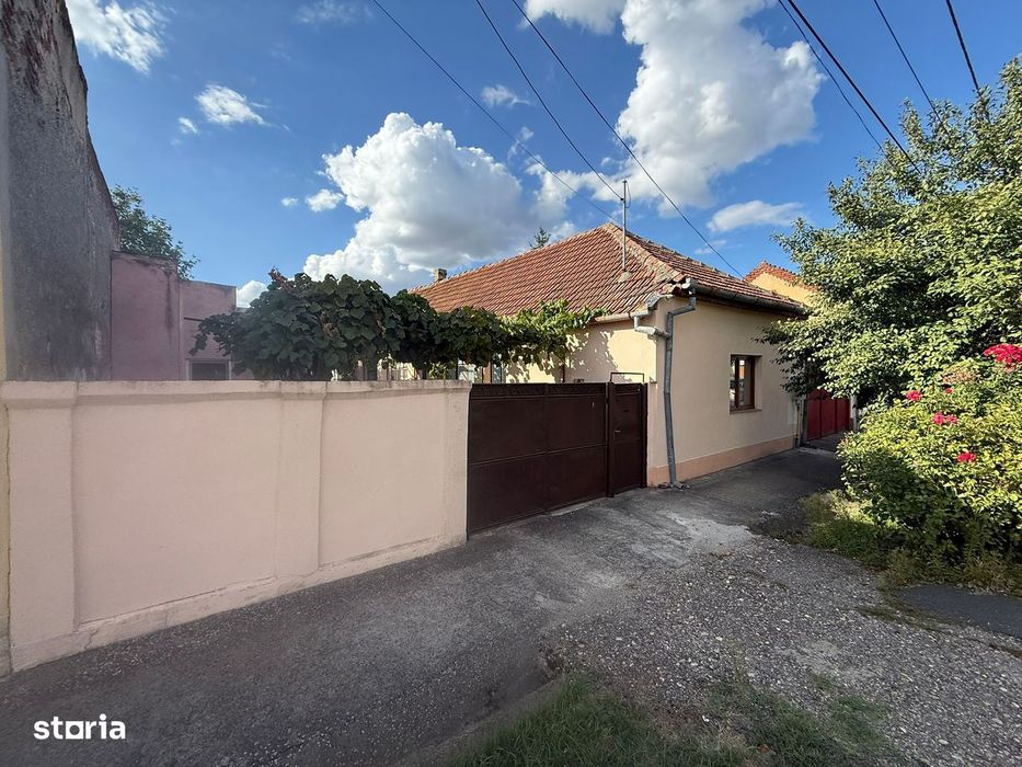 Casa cu 4 camere, teren 846 mp - Parneava