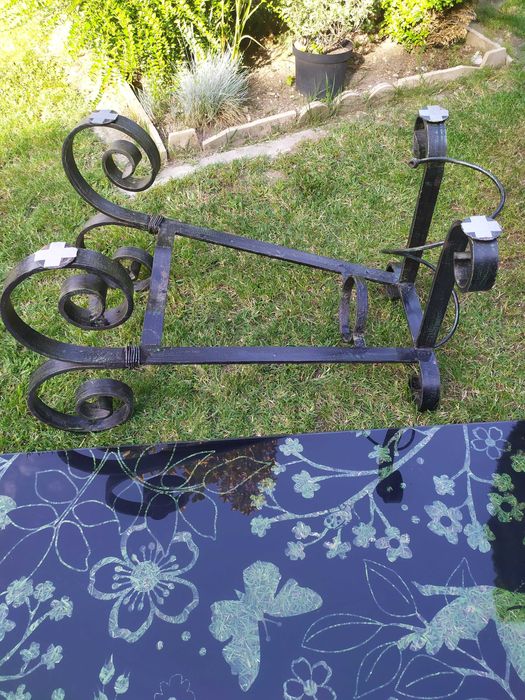 Уникат ! Маса ковано желязо + плот закалено рисувано стъкло .