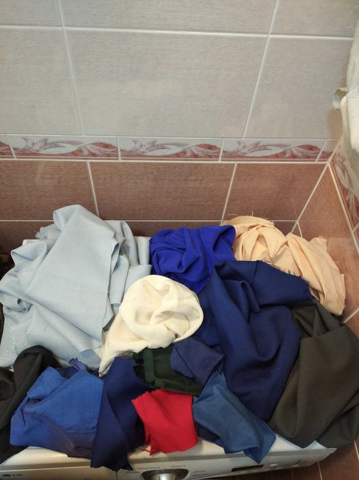 Маленькие куски одежды, отрезы, ткань для поделок, рукоделия.