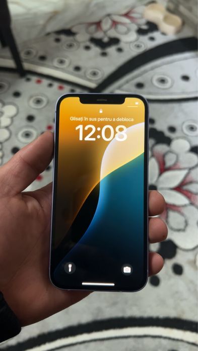 12 iPhone detali in privat