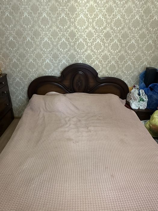 Спальный гарнитур. Тумба, шкаф, зеркало.